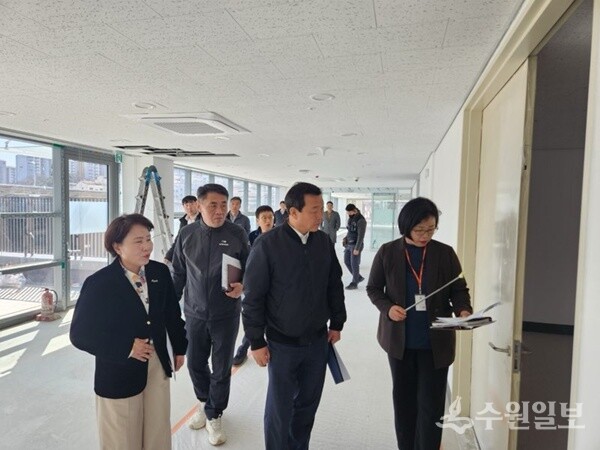 김충범 광주시 부시장(오른쪽 두번째)이 주요 투자사업 현장을 방문, 점검을 하고 있다. (사진=광주시)