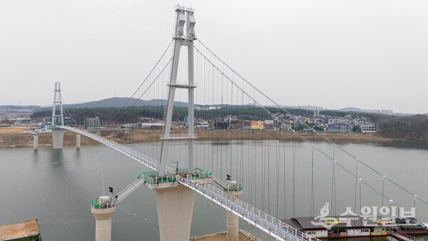 ‘여주 남한강 출렁다리’가 준공돼 다음달 1일 정식 개통한다. (사진=경기도)