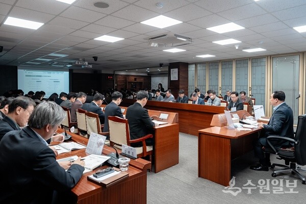 오산시가 2일 시청 상황실에서 ‘2040 오산시 중장기 종합발전계획 수립 용역’ 1차 중간보고회를 갖고 있다. (사진=오산시)