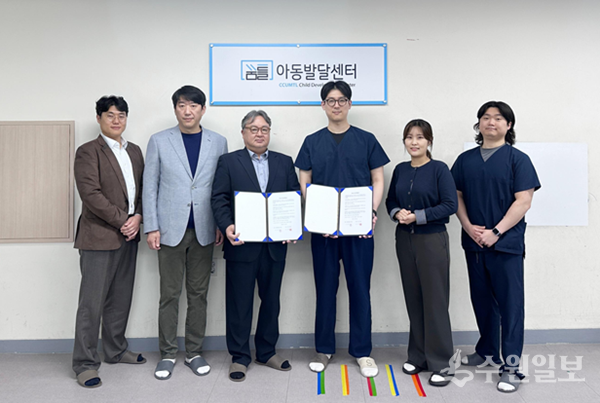 사단법인 나우어스공동체와 꿈틀아동발달센터 간 느린학습자 지원을 위한 업무협약 및 후원금 1000만원 전달식 모습. (사진=사단법인 나우어스공동체)