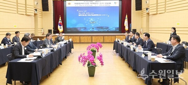 경기도의회 의정정책추진단이 25일 광명시청에서 ‘지역현안 정책 정담회’를 갖고 있다. (사진=경기도의회)