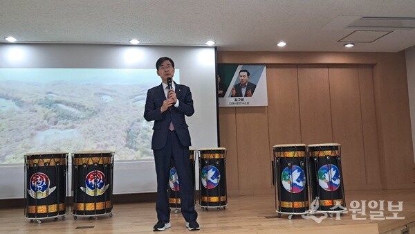조경태 의원이 구리시가 메가시티 도시와 함께 과거 고구려 역사까지 품어야 경제발전 속도가 가속화될 것이라고 밝히고 있다. (사진=엄인용 기자)