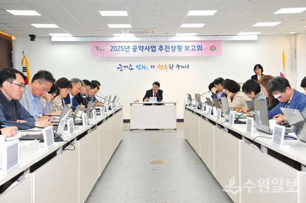 백경현 구리시장이 ‘민선8기 공약사업 추진보고회’를 주재하고 있다. (사진=구리시)