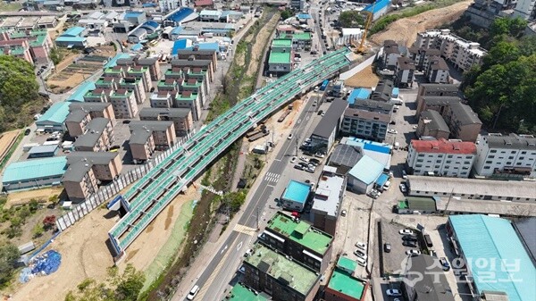 광주시가 성남~광주간 도로 확․포장 공사 2공구 교량 거더 거치 작업을 완료했다. (사진=광주시)