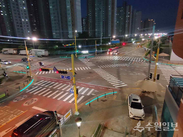 바닥 신호등. (사진=수원시)