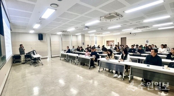 화성특례시가 공직자 및 공공기관 직원을 대상으로 AI 역량 강화 교육을 실시하고 있다. (사진=화성시)