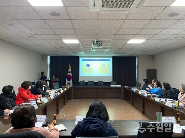 화성특례시가 동탄2동 통장단을 대상으로 AI 리터러시 교육을 실시하고 있다. (사진=화성시)