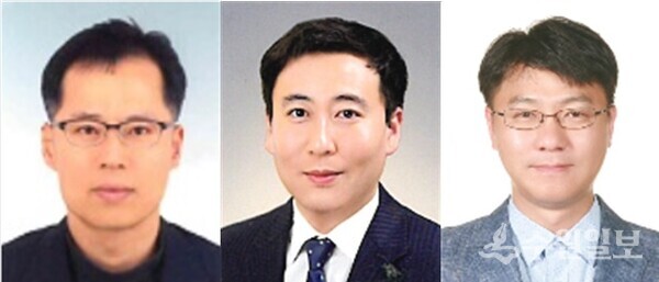 기술분야 최고등급 ‘기술사’ 지격을 취득한 안양시 공무원. 왼쪽부터 이준표 안양시 철도교통과장, 김환수 철도교통과 주무관, 황규도 하수과 주무관. (사진=안양시)