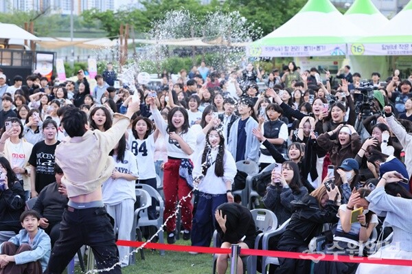 24일 왕송호수공원에서 열린 제3회 의왕Youth Festa '오아시스(Oasis)' 행사 모습. (사진=의왕시)