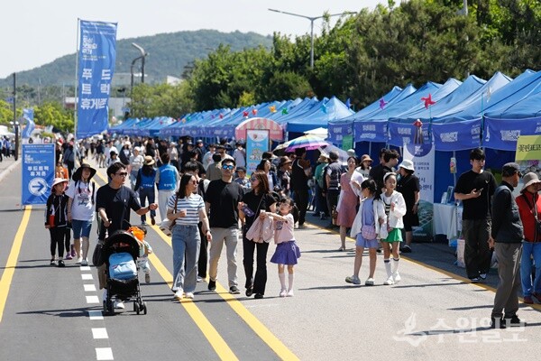 지난해 '제14회 뱃놀이축제' 부스 풍경. (사진=화성시)