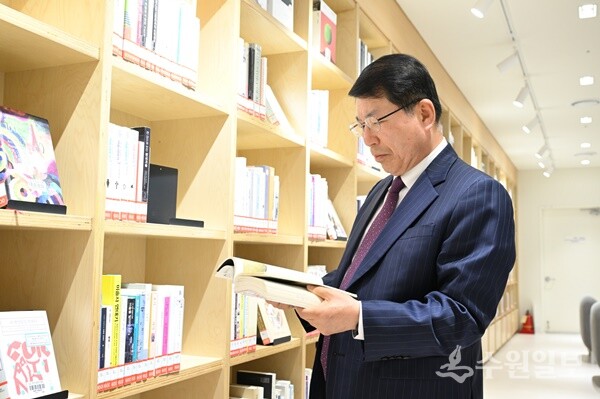 백경현 구리시장이 완료된 공약사업에 대한  현장점검을 하고 있다. (사진=구리시)