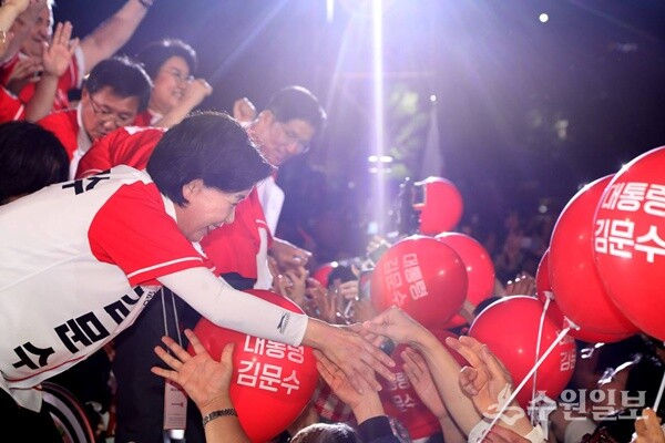 김문수 후보와 양향자 대선공동선거대책위원장이 거리유세를 벌이고 있다. (사진=엄인용 기자)