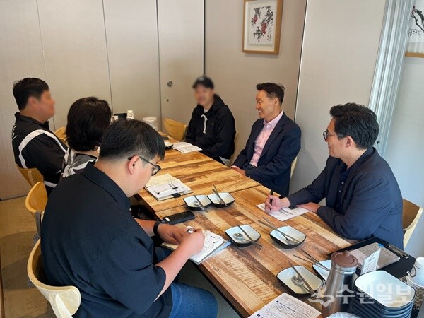 이계문 남양주도시공사 사장(오른쪽 가운데)이 동호회원들과 간담회를 갖고 있다. (사진=남양주도시공사)