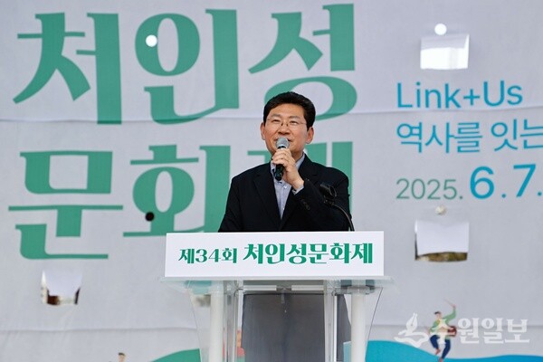 이상일 용인특례시장이 '제34회 처인성문화제'에서 축사를 하고 있다. (사진=용인시)
