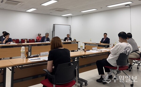 이계문 남양주도시공사 사장(정면)이 ‘2025년 2분기 청렴시민감사관’ 정기회의를 주재하고 있다. (사진=남양주도시공사)