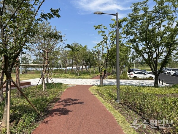 새롭게 조성된 당수체육공원 산책로. (사진=수원시)