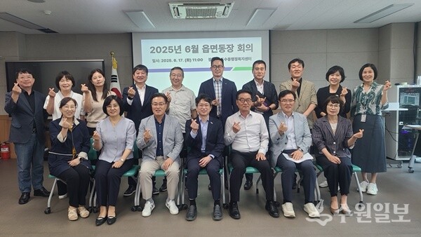 홍지선 부시장(가운데)이 17일 여름철 자연 재난 대비를 위한 대응체계를 점검한 뒤 관계자들과 함께 기념촬영을 하고 있다. (사진=남양주시)