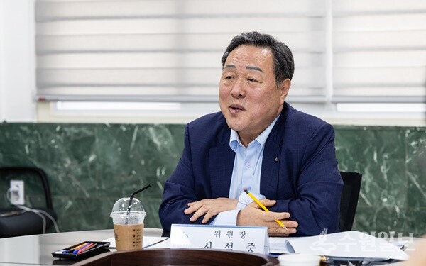 경기신용보증재단 '2025년 제2회 고객자문위원회'에서 시석중 이사장이 인사말을 하고 있다. (사진=경기신보)