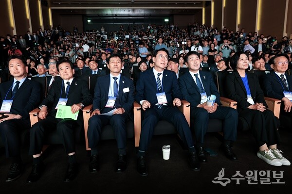 'MARS 2025 개회식'에 이학영 국회부의장, 고영인 경제부지사, 최민희 국회 방통위원장 등이 참석했다. (사진=화성시)