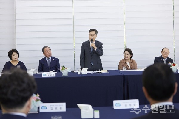 경기도 보훈단체장 오찬 간담회에서 김동연 경기도지사가 인사말을 하고 있다. (사진=경기도)