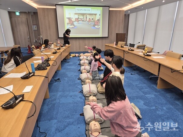  남양주도시공사 정약용 펀그라운드에서 '생존 ABC' 프로그램 을 진행하고 있다. (사진=남양주도시공사)