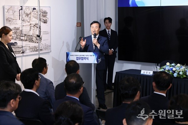 김성제 의왕시장이 철도박물관 시설개선 업무협약식에서 인사말을 하고 있다. (사진=의왕시)