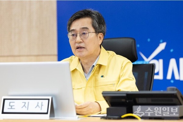 김동연 경기도지사가 18일 오전 경기도청 재난안전상황실에서 열린 호우 대처 도-시군 재난안전대책본부 회의에서  “긴장을 늦추지 말고 도민의 생명과 재산을 잃는 일이 없도록 총력을 다해달라”고 당부하고 있다. (사진=경기도)