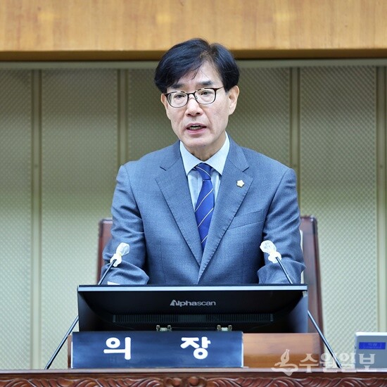 김학기 의왕시의회 의장이 22일 제313회 임시회에서 개회사를 하고 있다. (사진=의왕시의회)