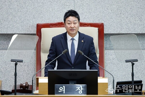 김진경 경기도의회 의장이 23일  제385회 임시회 본회의에서 폐회사를 하고 있다. (사진=경기도의회)