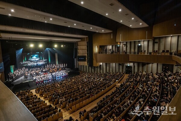 1월 18일 용인포은아트홀에서 열린 재개관 기념 공연 모습(사진=용인시)