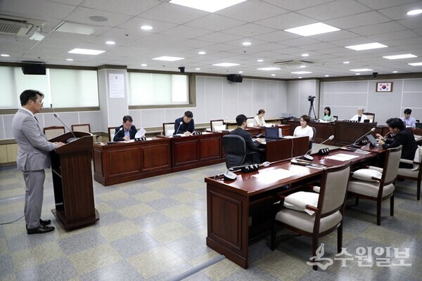 수원컨벤션센터 이사장 임용 후보자 인사청문회가 개최되고 있다.(사진=수원시의회)