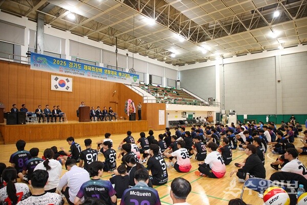 주광덕 남양주시장이 ‘2025 경기도 체육회장배 생활체육 배구대회’에서 격려사를 하고 있다. (사진=남양주시)