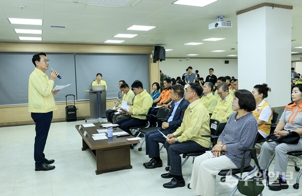 정명근 화성특례시장이 화성시 통합방위협의회 의장 자격으로 회의를 진행하고 있다. (사진=화성시)