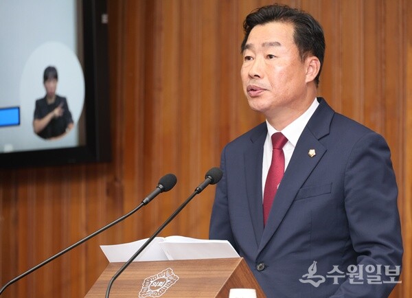 박두형 여주시의회 의장이 제76회 여주시의회 임시회를 주재하고 있다. (사진=여주시의회)