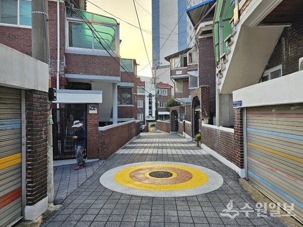 정비 공사가 이뤄진 골목길. (사진=수원시)