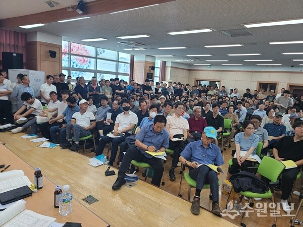 반남박씨 목천공파 종원들이 임시총회에 참석, 회의진행을 지켜보고 있다. (사진=반남박씨 목천공파) 