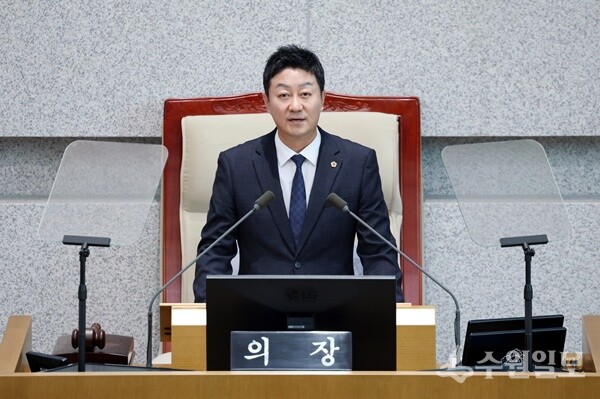 김진경 경기도의회 의장이 5일 제386회 임시회에서 개회사를 하고 있다. (사진=경기도의회)