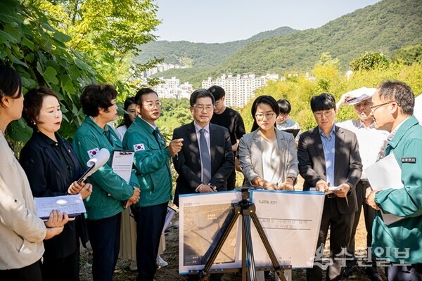 남양주시의회 자치행정위원회 소속 위원들이2025년도 공유재산관리계획 심사에 대비, 현장을 둘러보고 있다. (사진=남양주시의회)
