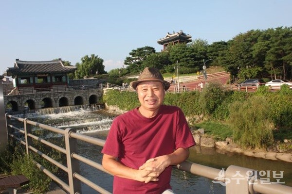성백원 시인. (사진=한국시학)