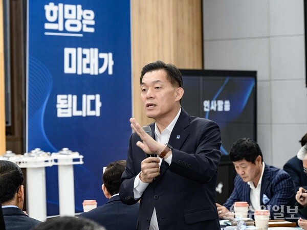 이재준 수원시장이 ‘수원시 새로운수원위원회’ 전체회의에서 발언하고 있다. (사진=수원시)