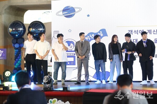 '2024년 청년의날 행사'에서 화성 청년들이 이벤트에 참여하고 있다. (사진=화성시)