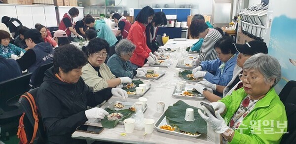 당진 푸레기마을 연잎밥 체험행사(사진=수원일보)