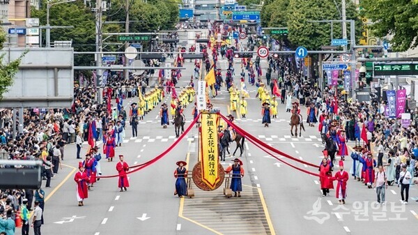 2025 정조대왕 능행차 공동재현 행렬. (사진=수원시)