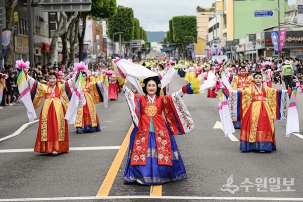 2025 정조대왕 능행차 공동재현 행렬. (사진=수원시)