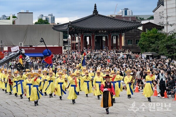 2025 정조대왕 능행차 공동재현 행렬. (사진=수원시)