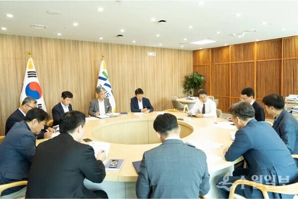 김동연 경기도지사가 30일  ‘고액체납자 징수 및 탈루세원 제로화 추진 회의’를 주재하고 있다. (사진=경기도)