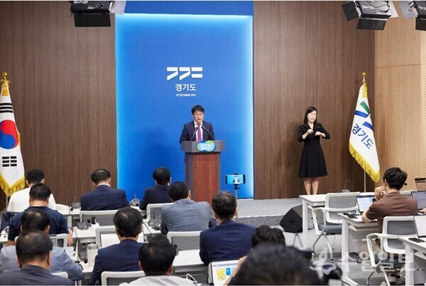 1일 오전 경기도청 브리핑룸에서 강민석 대변인이 고액체납자 징수 대책 관련 브리핑을 하고 있다. (사진=경기도)