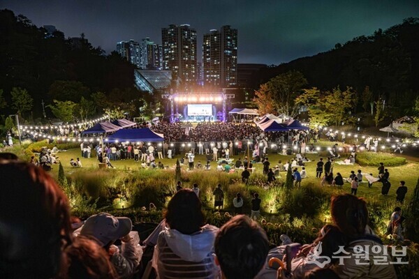 영흥수목원에서 열린 ‘일하는 시민과 함께하는 숲속 별빛 음악회’. (사진=수원시)