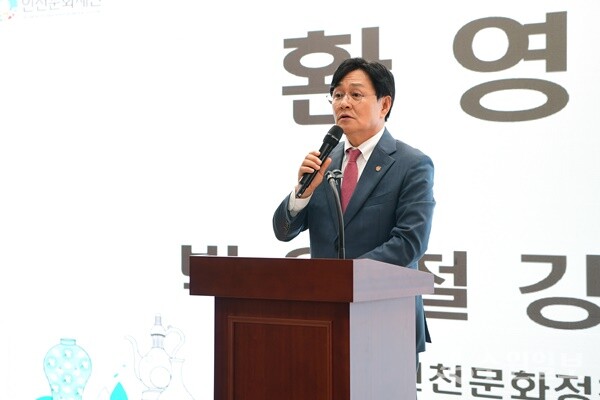 박용철 강화군수가 환영사를 하고 있다. (사진=강화군)