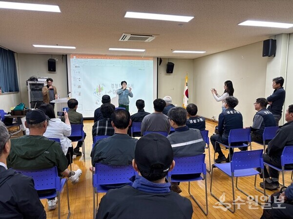 산림병해충 담당자와 예찰 인력을 대상으로 현장 대응 전문교육을 하고 있다. (사진=수원시)